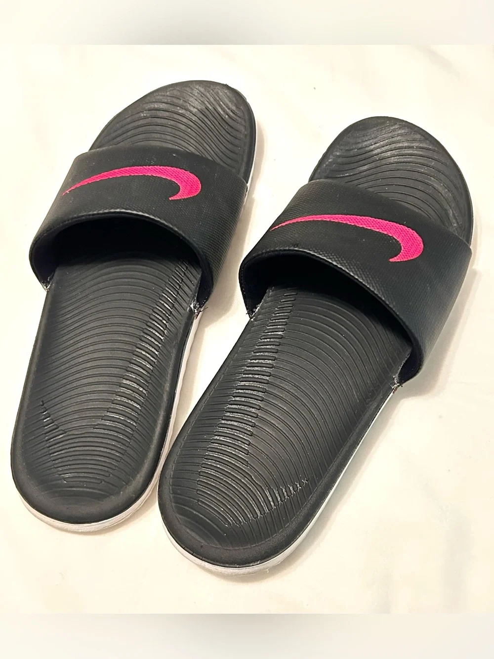 Nike Women's Black Slide Sandals with Hot Pink Swoosh Size 11 Excellent Cond.